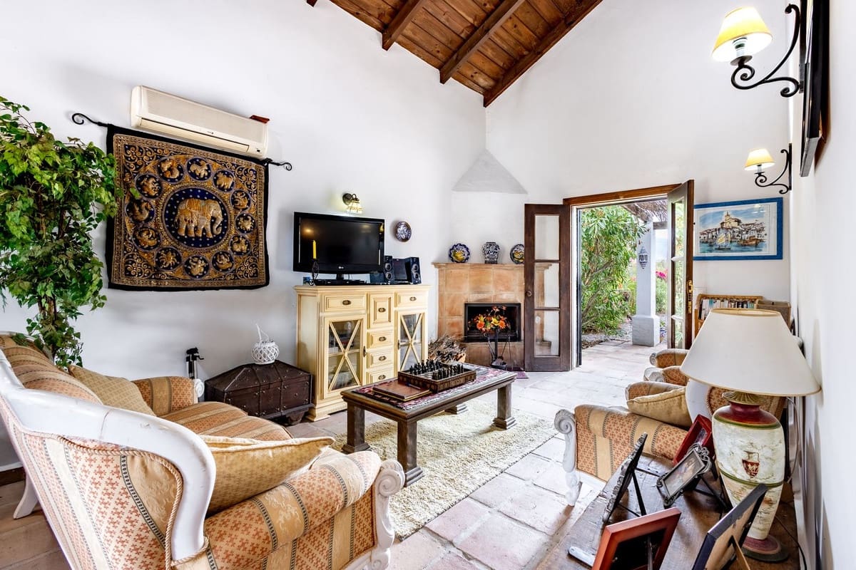 3 soveværelse Finca/Landehus til salg i Coin med swimmingpool garage - € 395.000 (Ref: 9301690)