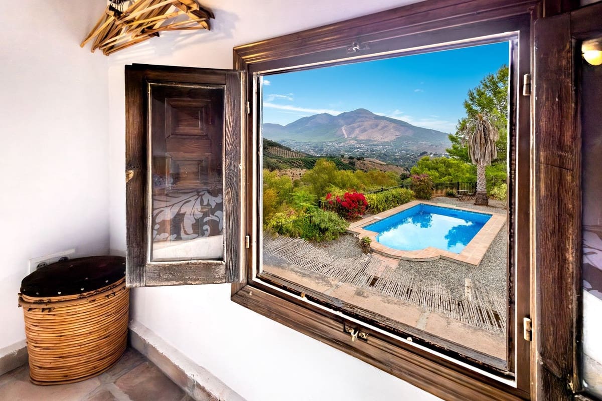 3 soveværelse Finca/Landehus til salg i Coin med swimmingpool garage - € 395.000 (Ref: 9301690)