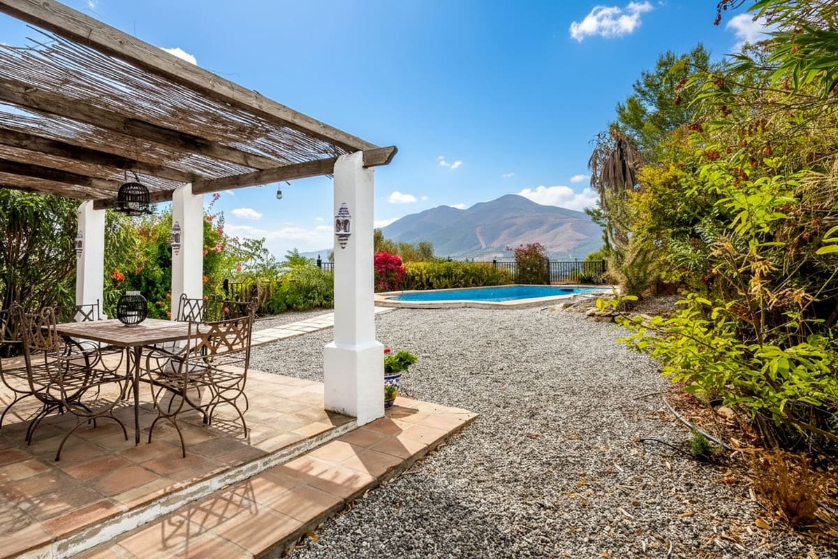 3 soveværelse Finca/Landehus til salg i Coin med swimmingpool garage - € 395.000 (Ref: 9301690)