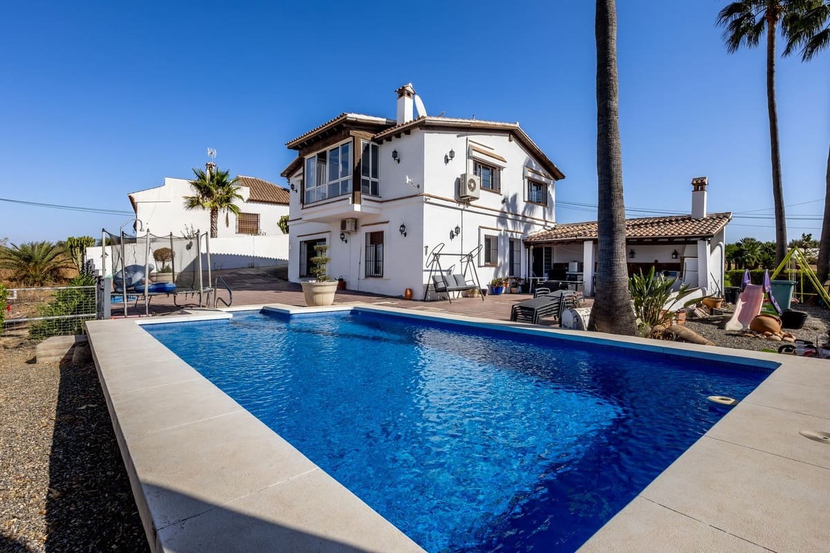 4 bedroom Villa for sale in Alhaurin el Grande with pool garage - € 745,000 (Ref: 9309319)