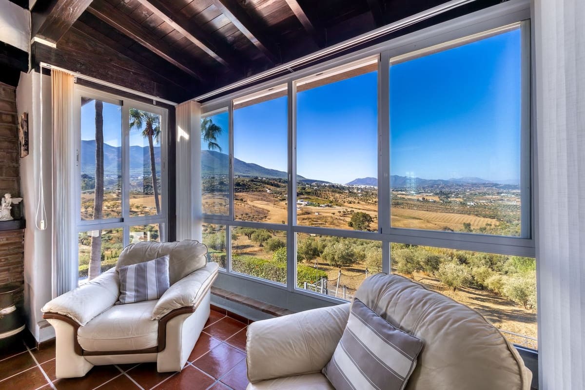 4 bedroom Villa for sale in Alhaurin el Grande with pool garage - € 745,000 (Ref: 9309319)