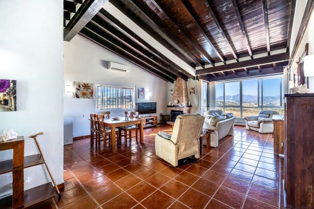 Chalet de 4 habitaciones en Alhaurín el Grande en venta con piscina garaje - 745.000 € (Ref: 9309319)