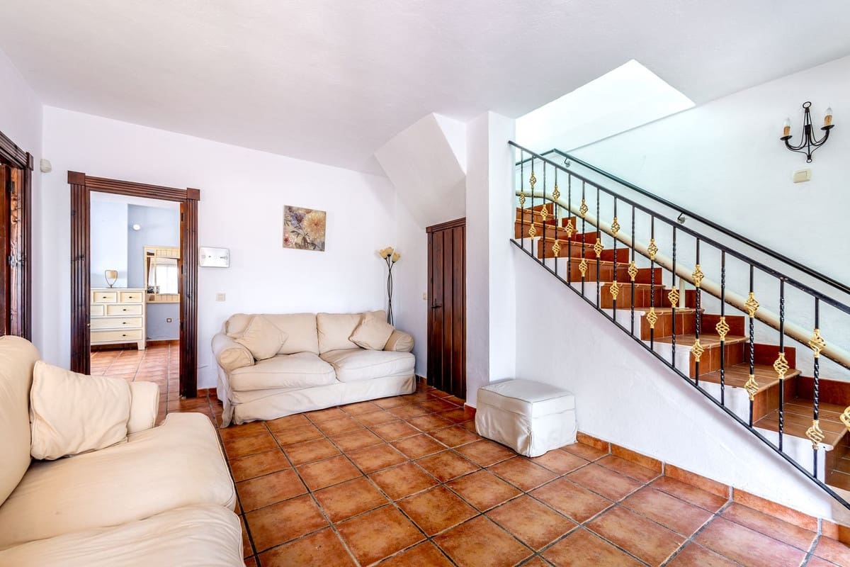 4 bedroom Villa for sale in Alhaurin el Grande with pool garage - € 745,000 (Ref: 9309319)