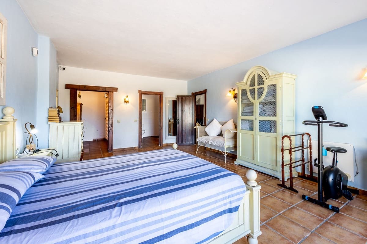 4 bedroom Villa for sale in Alhaurin el Grande with pool garage - € 745,000 (Ref: 9309319)