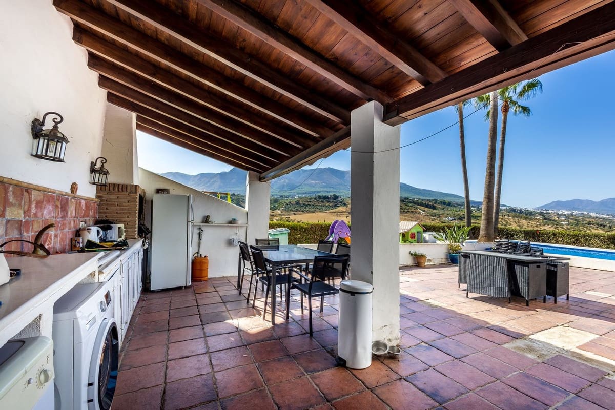 4 bedroom Villa for sale in Alhaurin el Grande with pool garage - € 745,000 (Ref: 9309319)