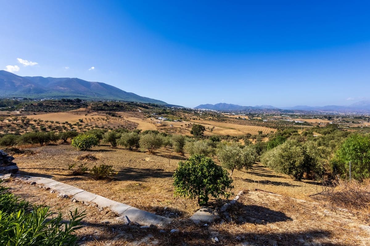 4 bedroom Villa for sale in Alhaurin el Grande with pool garage - € 745,000 (Ref: 9309319)