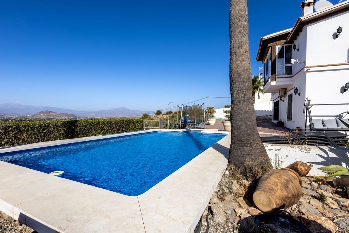4 bedroom Villa for sale in Alhaurin el Grande with pool garage - € 745,000 (Ref: 9309319)