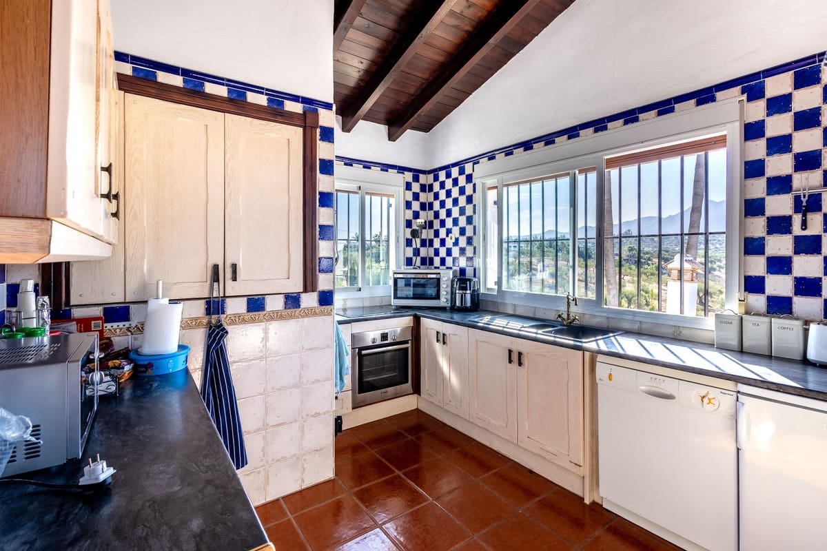 4 soverom Villa til salgs i Alhaurin el Grande med svømmebasseng garasje - € 695 000 (Ref: 9309319)