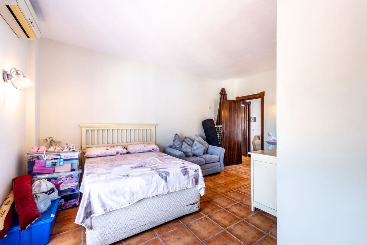 4 soverom Villa til salgs i Alhaurin el Grande med svømmebasseng garasje - € 695 000 (Ref: 9309319)