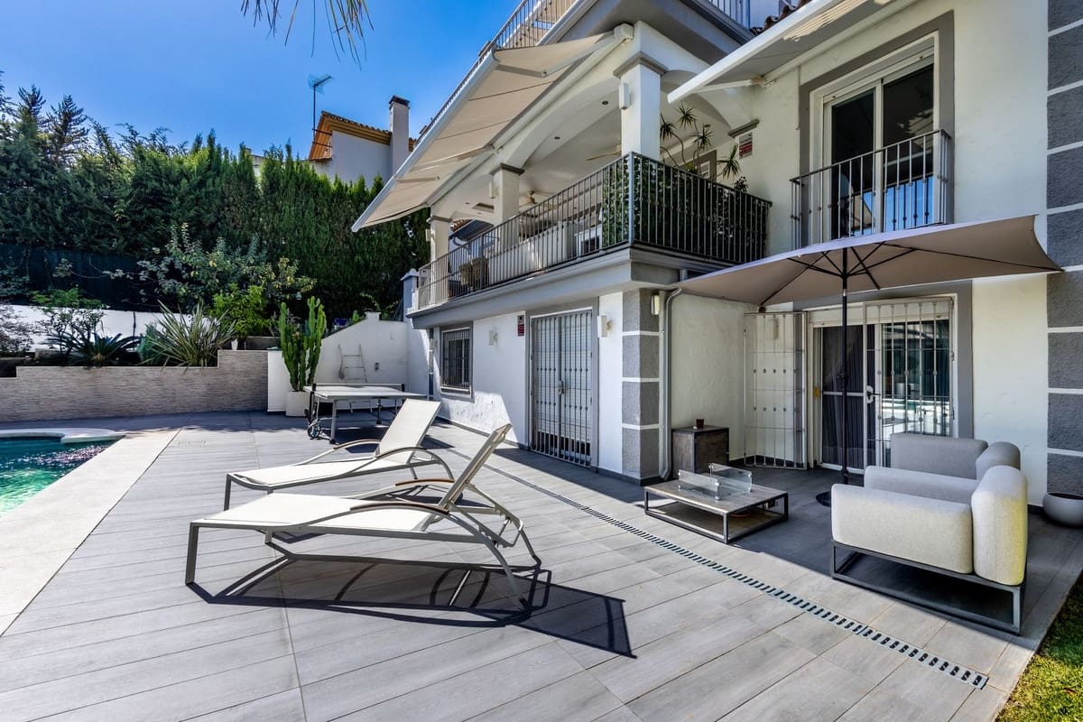 6 bedroom Villa for sale in Alhaurin el Grande with pool garage - € 895,000 (Ref: 9311994)