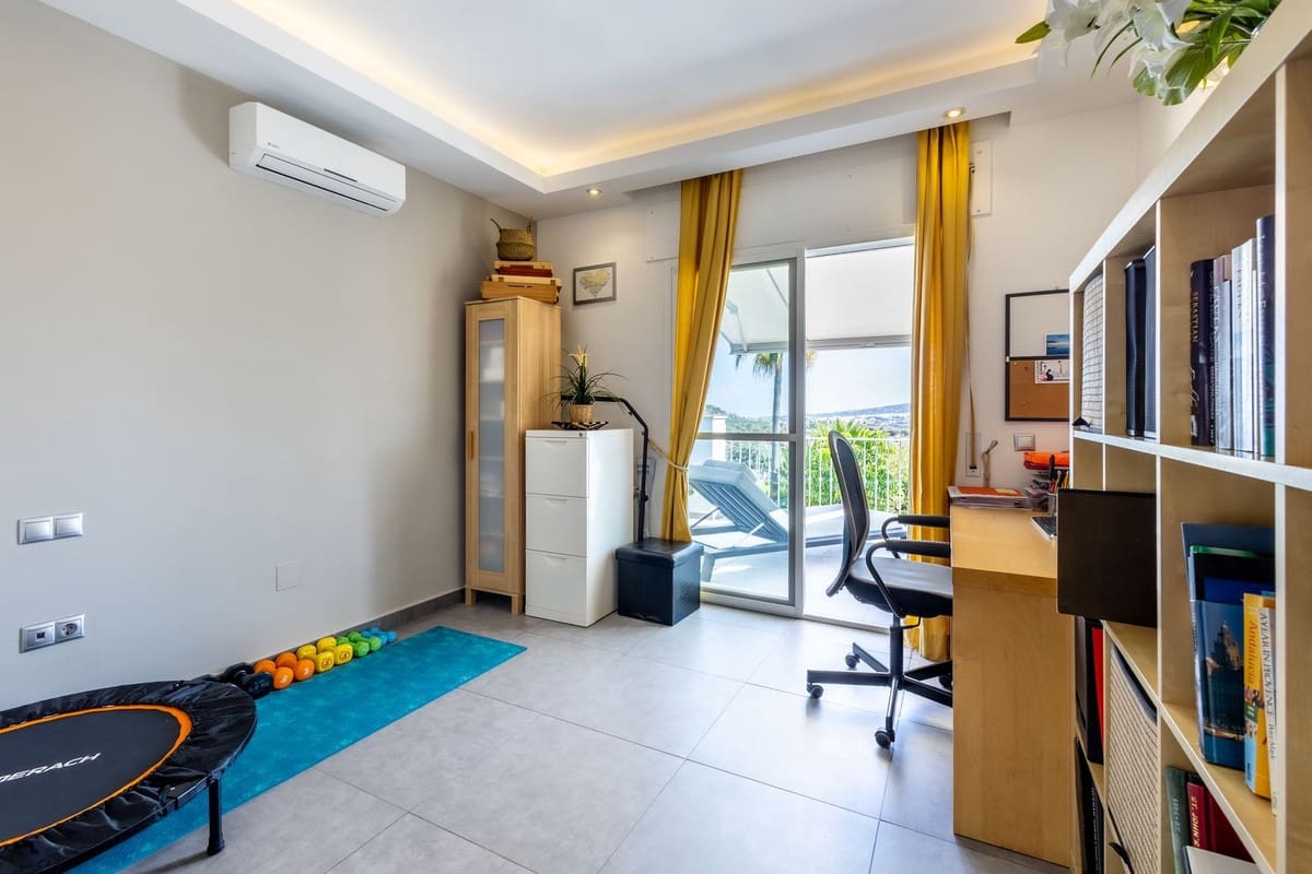 6 bedroom Villa for sale in Alhaurin el Grande with pool garage - € 895,000 (Ref: 9311994)