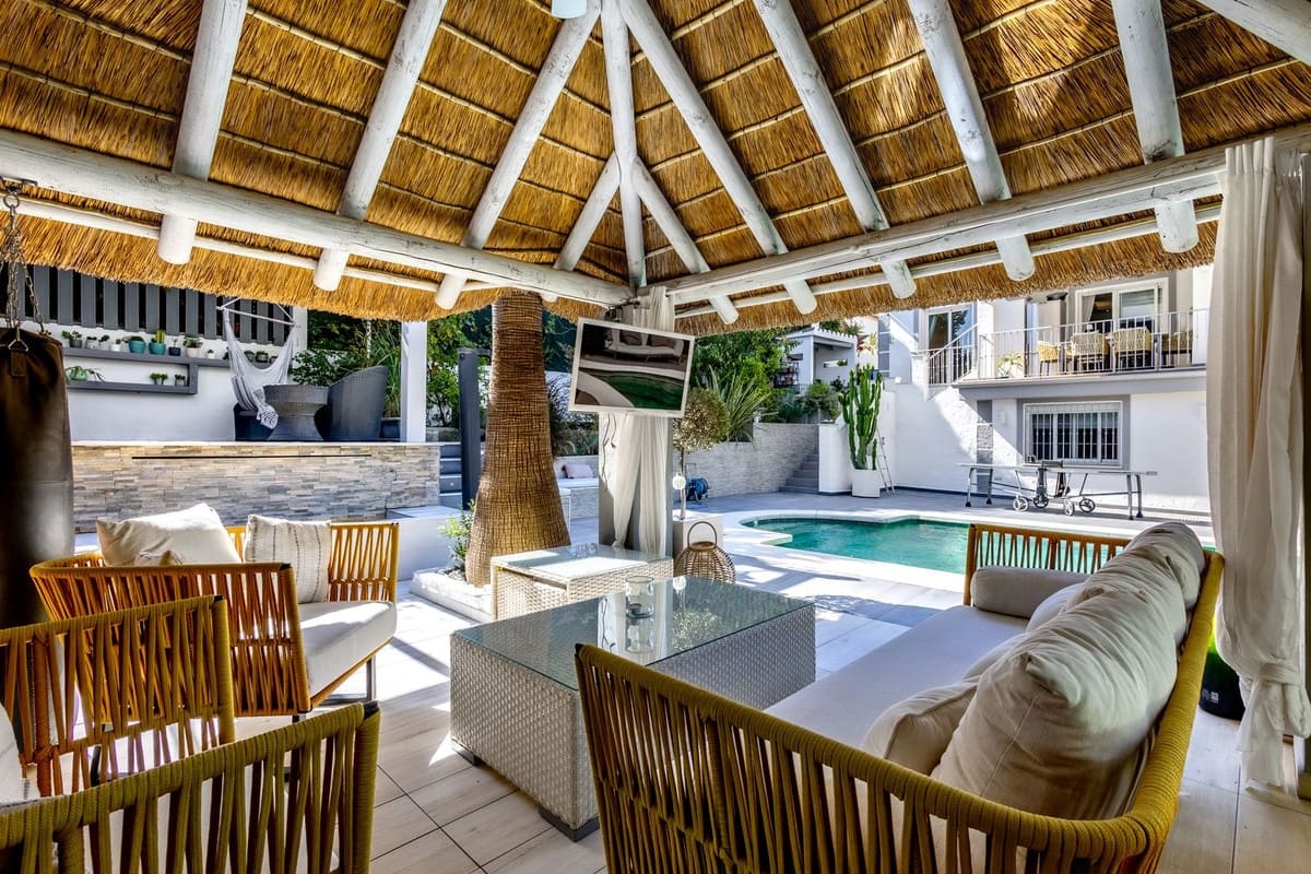 6 bedroom Villa for sale in Alhaurin el Grande with pool garage - € 895,000 (Ref: 9311994)