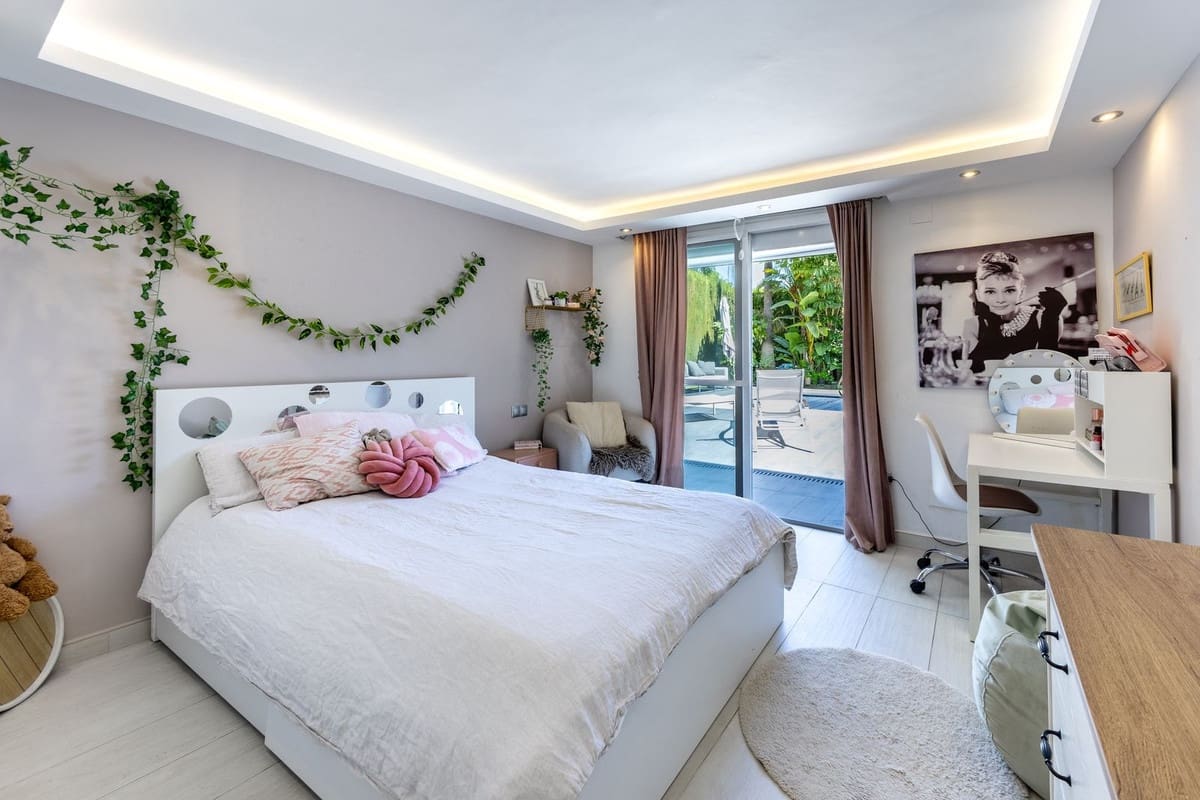 6 bedroom Villa for sale in Alhaurin el Grande with pool garage - € 895,000 (Ref: 9311994)