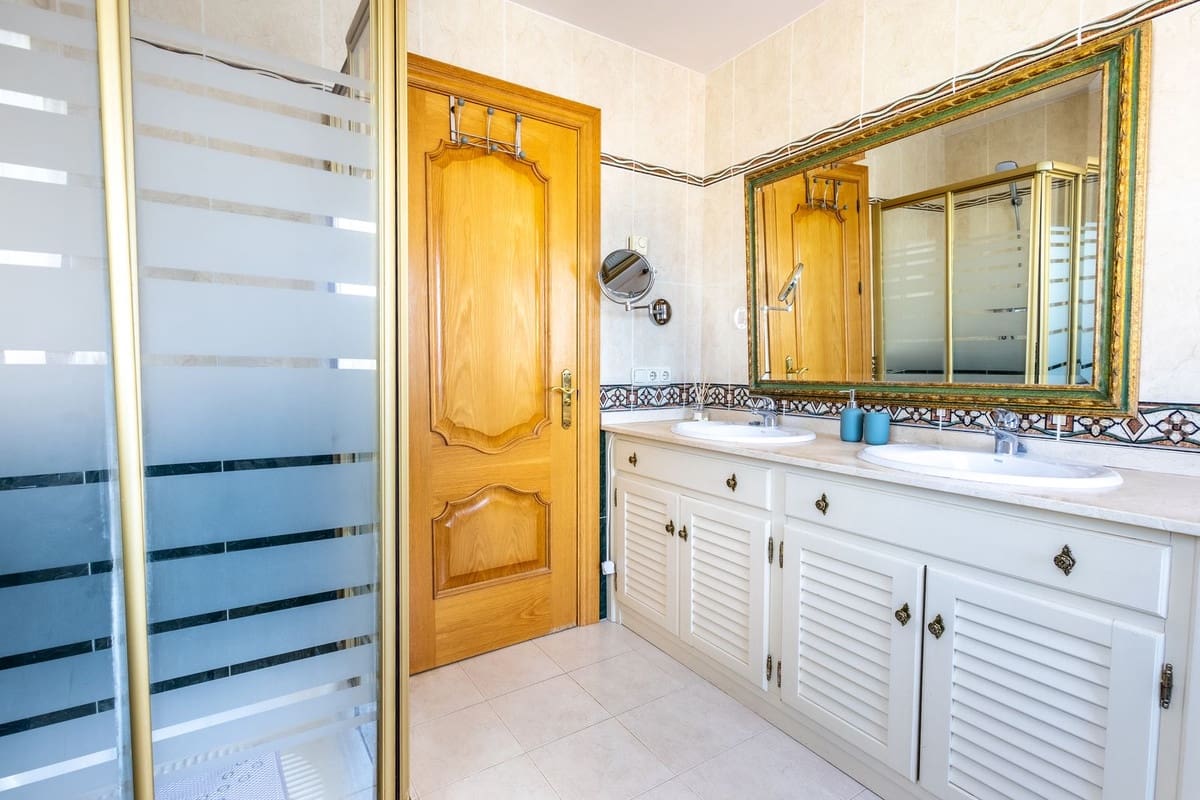 3 bedroom Villa for rent in Alhaurin Golf with pool garage - € 3,750 (Ref: 9325388)