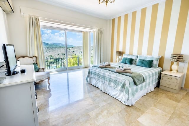 3 soverom Villa til leie i Alhaurín Golf, Alhaurín el Grande med svømmebasseng garasje - € 3 750 (Ref: 9325388)