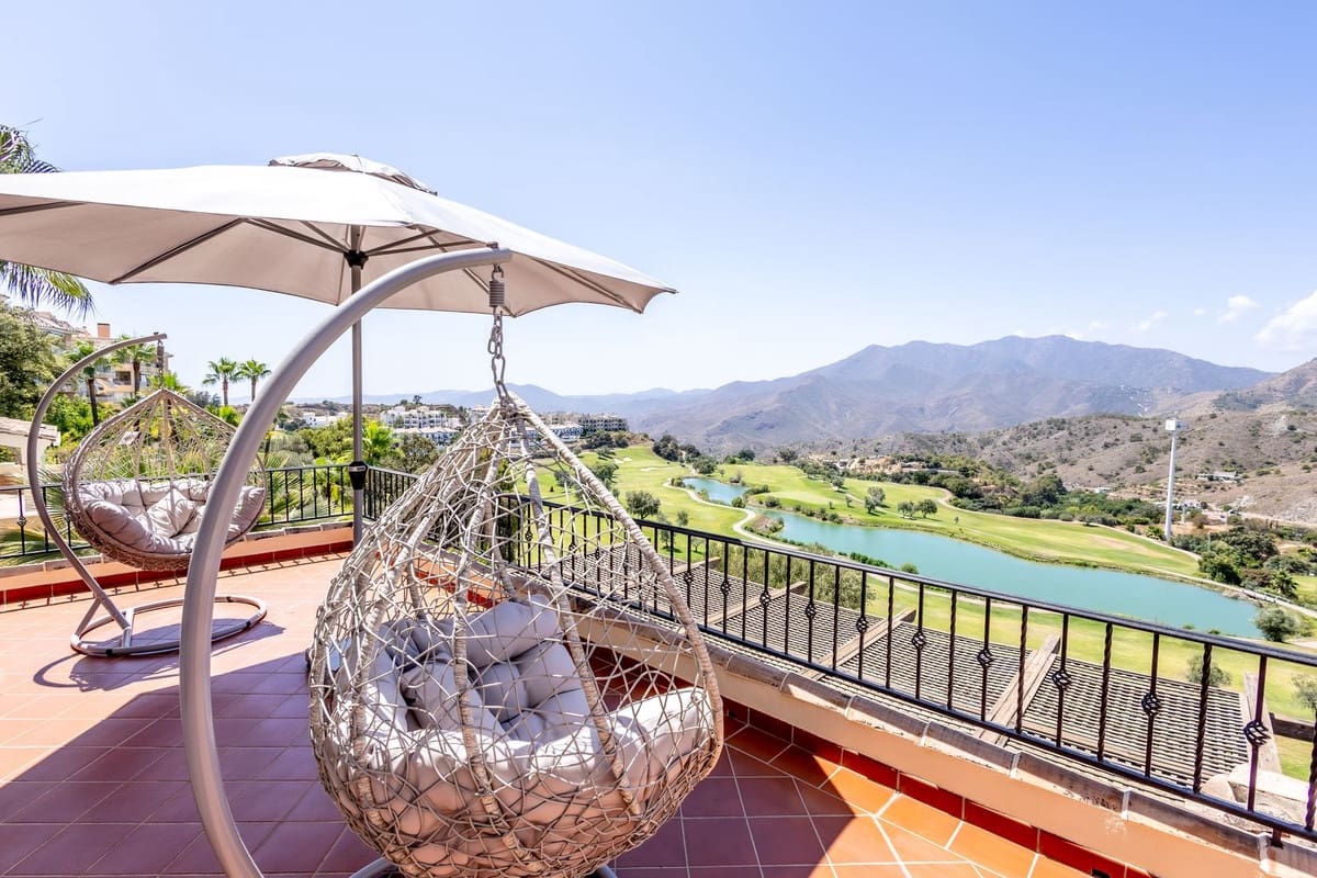 3 bedroom Villa for rent in Alhaurin Golf with pool garage - € 3,750 (Ref: 9325388)