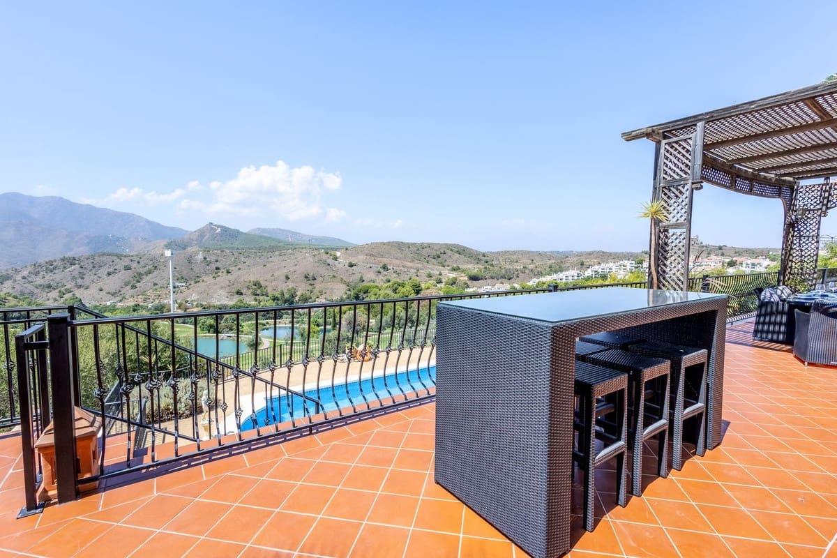 3 bedroom Villa for rent in Alhaurin Golf with pool garage - € 3,750 (Ref: 9325388)