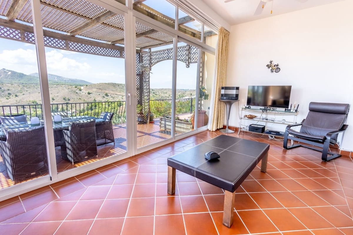 3 bedroom Villa for rent in Alhaurin Golf with pool garage - € 3,750 (Ref: 9325388)