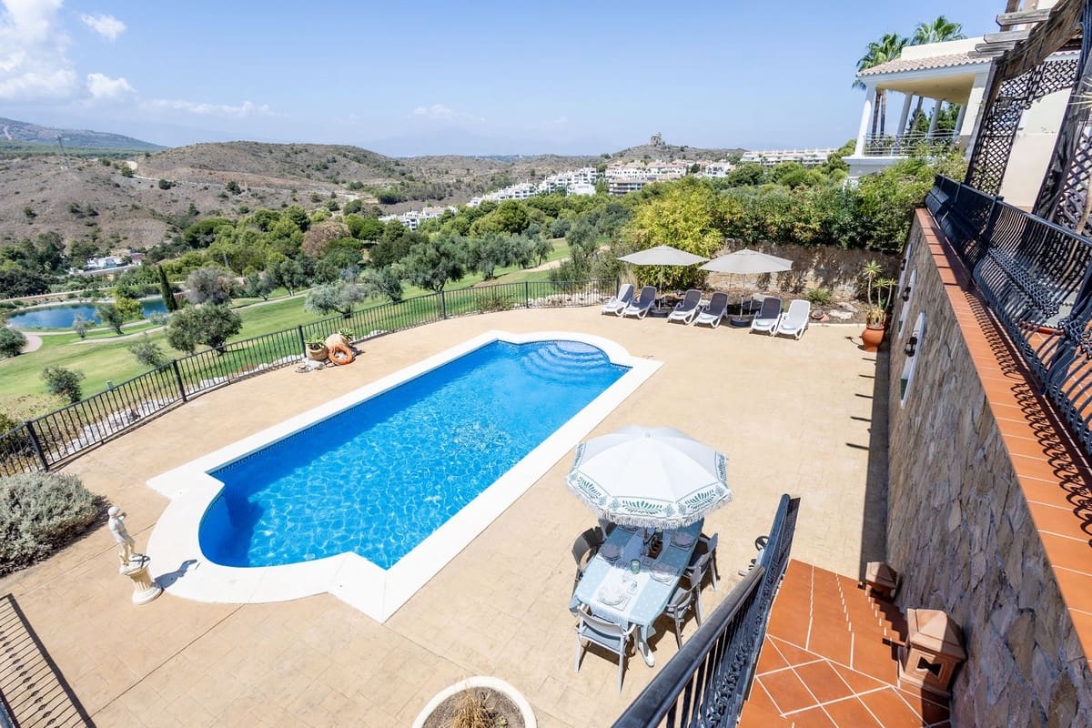 3 bedroom Villa for rent in Alhaurin Golf with pool garage - € 3,750 (Ref: 9325388)