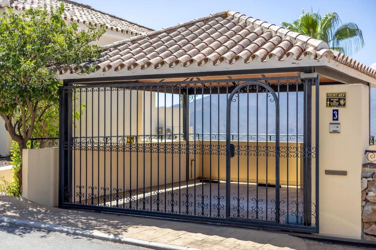 3 bedroom Villa for rent in Alhaurin Golf with pool garage - € 3,750 (Ref: 9325388)