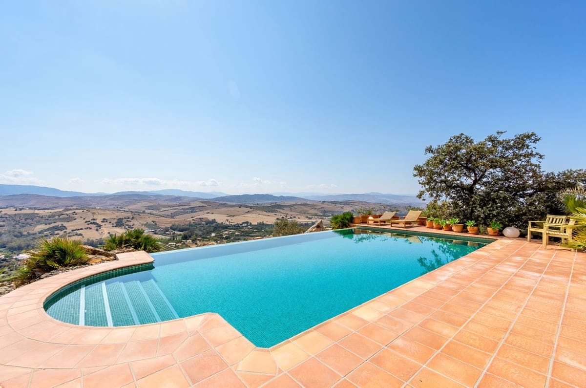 4 sovrum Finca/Hus på landet till salu i Coin med pool garage - 1 195 000 € (Ref: 9372870)