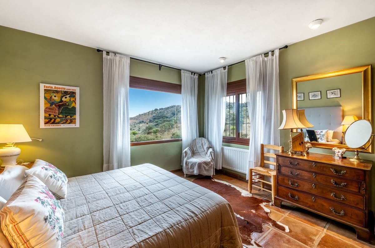 4 sovrum Finca/Hus på landet till salu i Coin med pool garage - 1 195 000 € (Ref: 9372870)