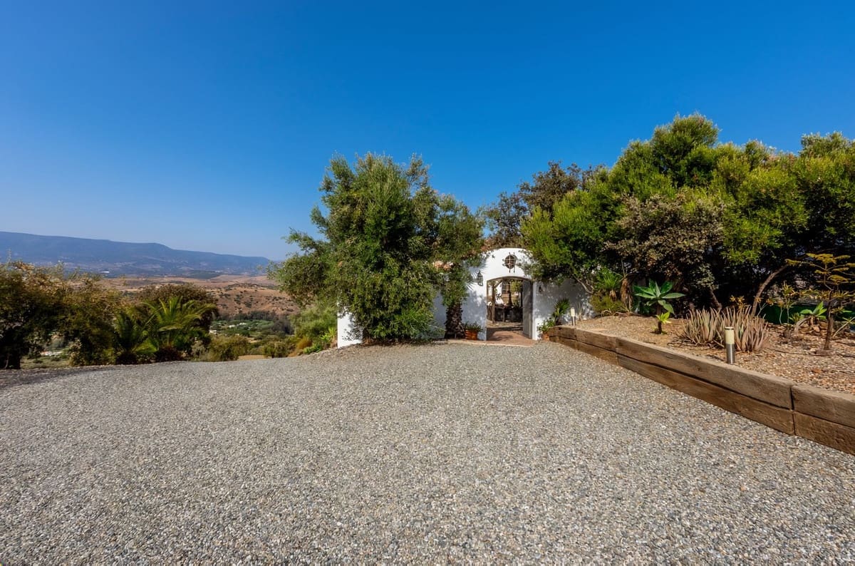 4 sovrum Finca/Hus på landet till salu i Coin med pool garage - 1 195 000 € (Ref: 9372870)