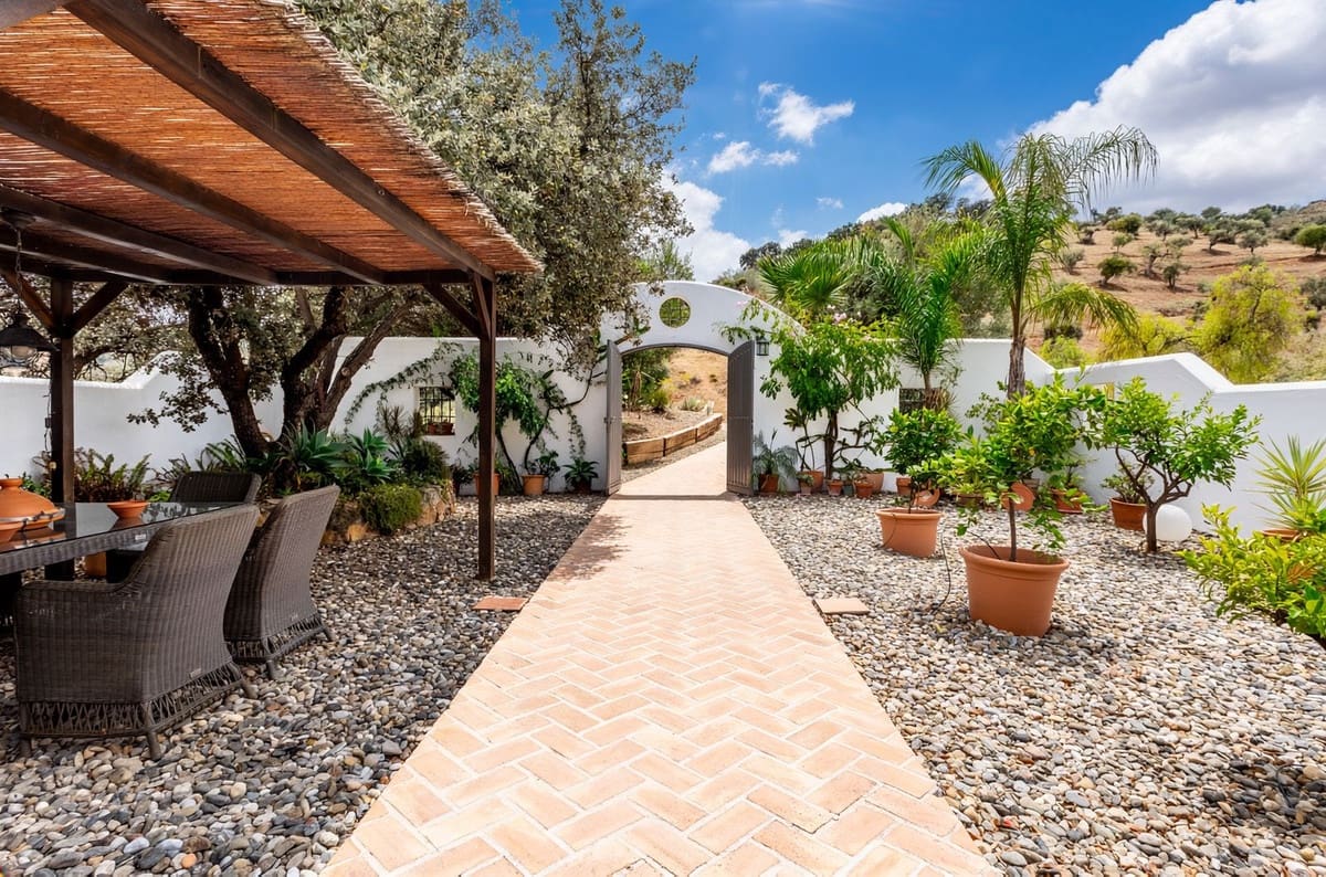 4 sovrum Finca/Hus på landet till salu i Coin med pool garage - 1 195 000 € (Ref: 9372870)