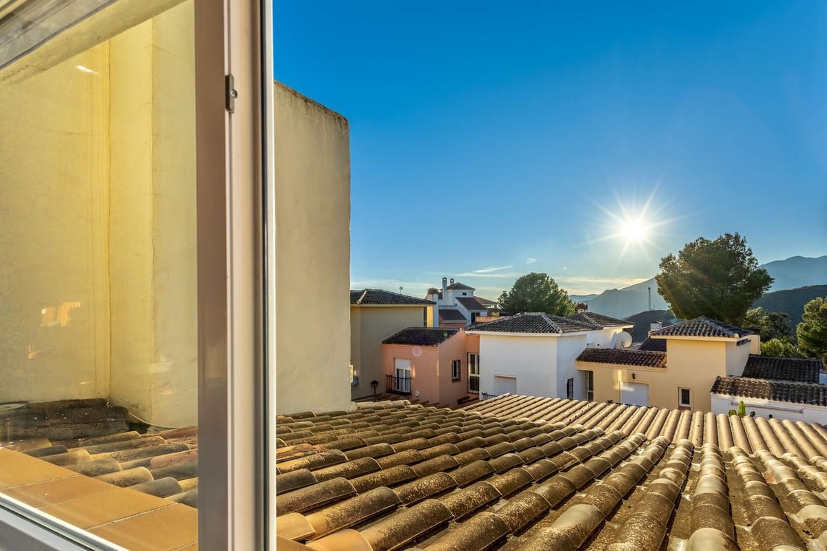 2 bedroom Townhouse for sale in Alhaurin Golf with pool garage - € 355,000 (Ref: 9417993)