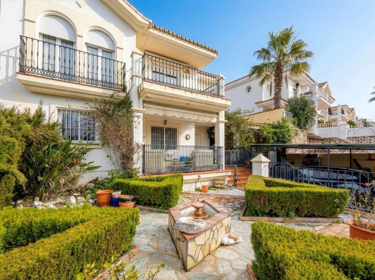 3 soveværelse Semi-Rækkehus til salg i Alhaurin Golf med swimmingpool garage - € 399.000 (Ref: 9539491)