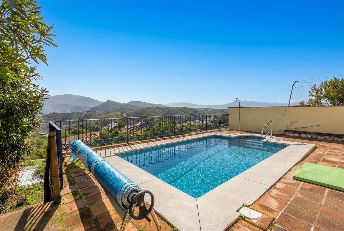 3 Zimmer Doppelhaus zu verkaufen in Alhaurin Golf mit Pool Garage - 399.000 € (Ref: 9539491)