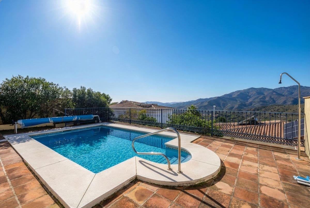 3 Zimmer Doppelhaus zu verkaufen in Alhaurin Golf mit Pool Garage - 399.000 € (Ref: 9539491)
