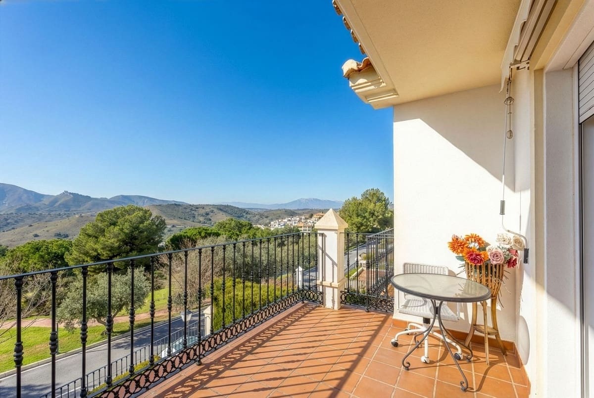 3 Zimmer Doppelhaus zu verkaufen in Alhaurin Golf mit Pool Garage - 399.000 € (Ref: 9539491)