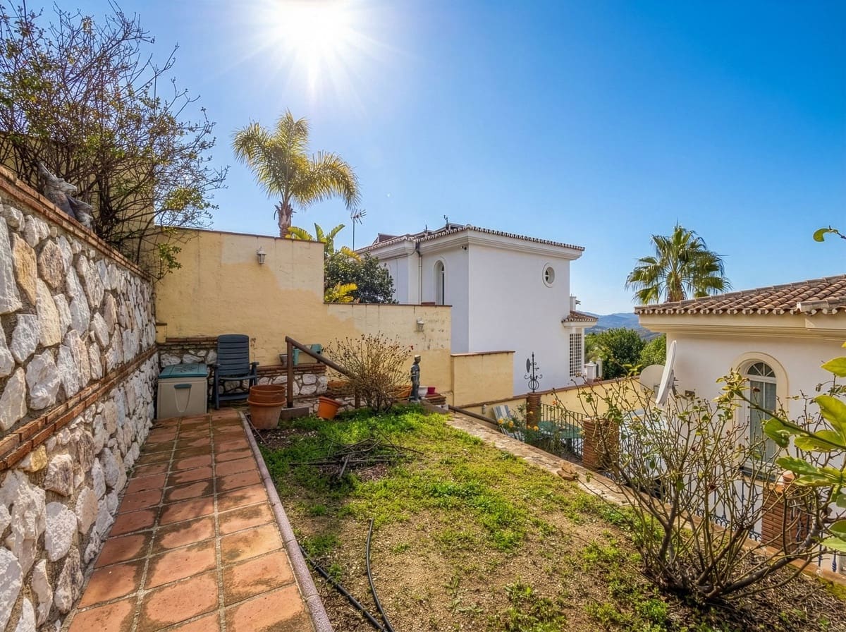 3 Zimmer Doppelhaus zu verkaufen in Alhaurin Golf mit Pool Garage - 399.000 € (Ref: 9539491)