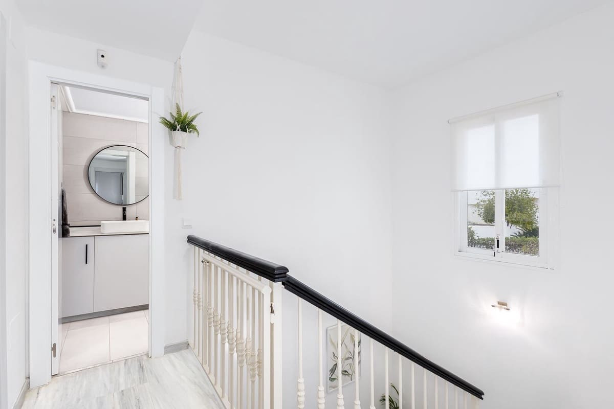 3 makuuhuone Omakotitalo myytävänä paikassa Alhaurin Golf mukana uima-altaan 
autotalli - 399 000 € (Ref: 9571741)