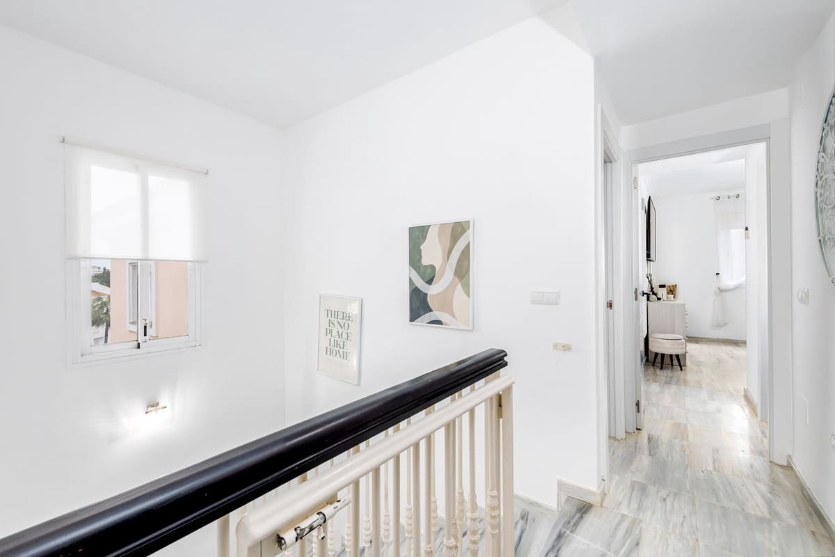 3 makuuhuone Omakotitalo myytävänä paikassa Alhaurin Golf mukana uima-altaan 
autotalli - 399 000 € (Ref: 9571741)