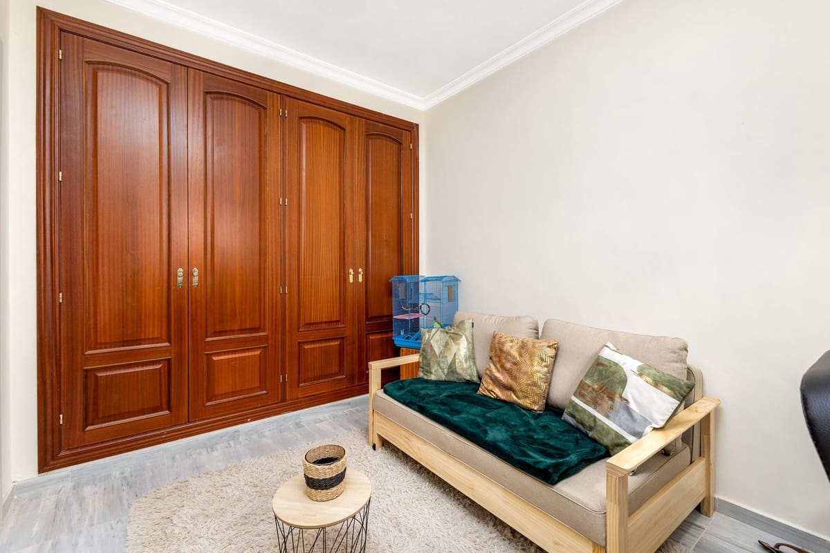 3 makuuhuone Omakotitalo myytävänä paikassa Alhaurin Golf mukana uima-altaan 
autotalli - 399 000 € (Ref: 9571741)