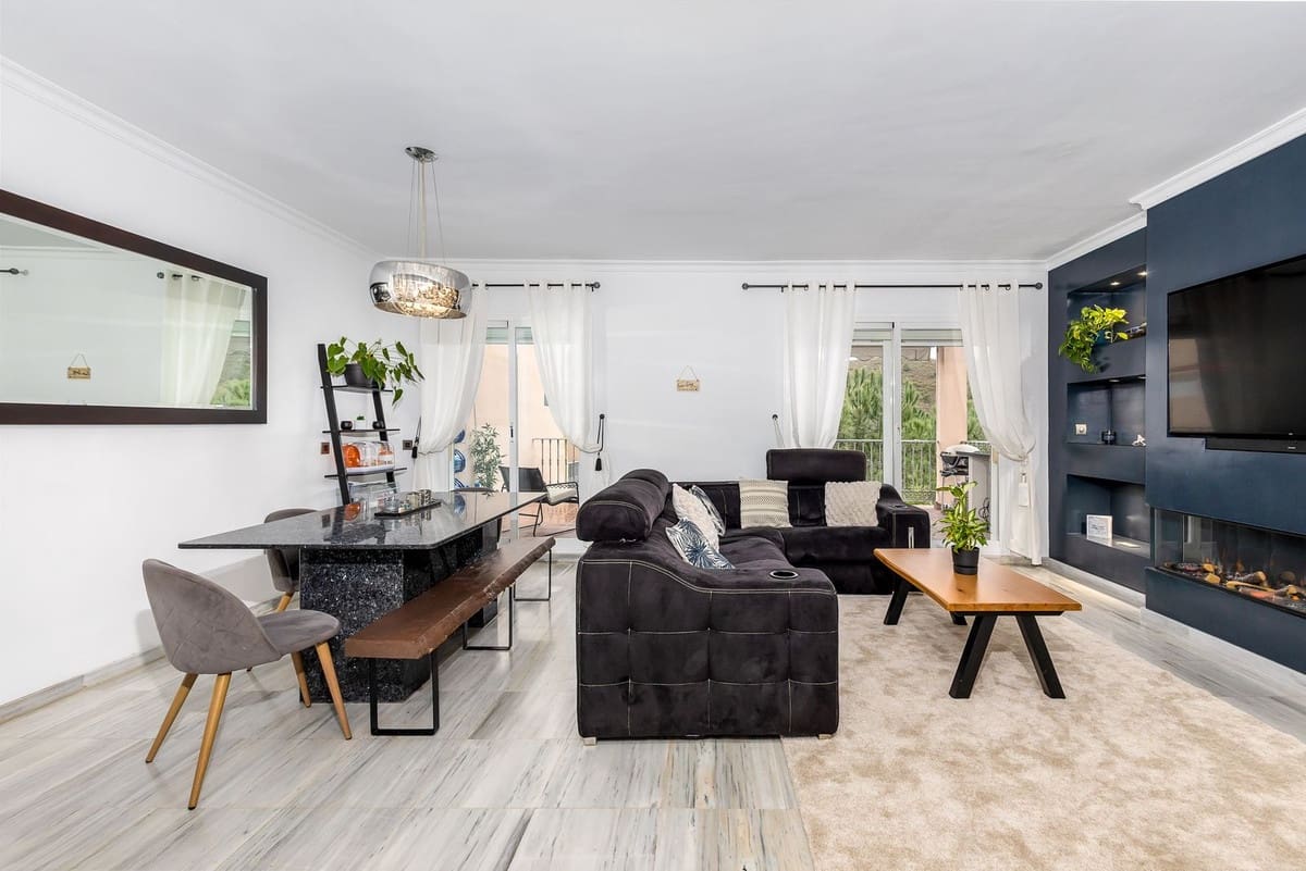 3 makuuhuone Omakotitalo myytävänä paikassa Alhaurin Golf mukana uima-altaan 
autotalli - 399 000 € (Ref: 9571741)