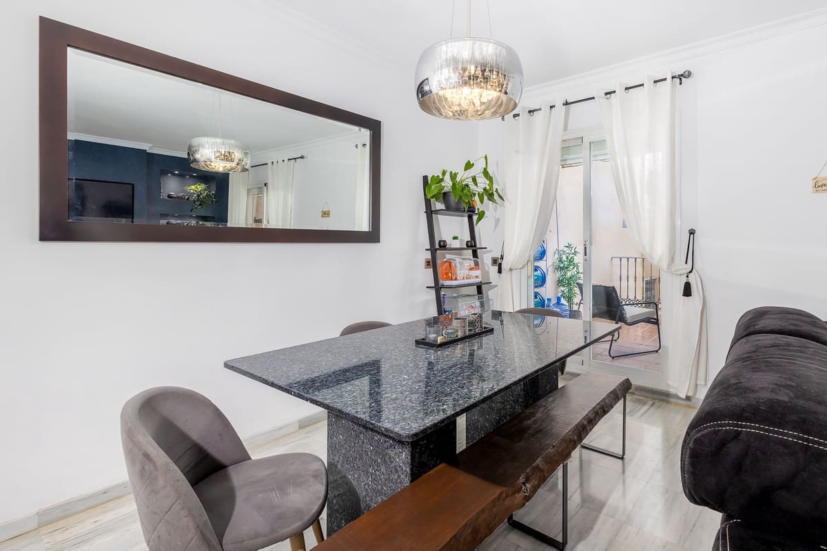 3 makuuhuone Omakotitalo myytävänä paikassa Alhaurin Golf mukana uima-altaan 
autotalli - 399 000 € (Ref: 9571741)