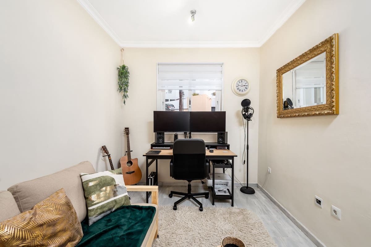 3 makuuhuone Omakotitalo myytävänä paikassa Alhaurin Golf mukana uima-altaan 
autotalli - 399 000 € (Ref: 9571741)