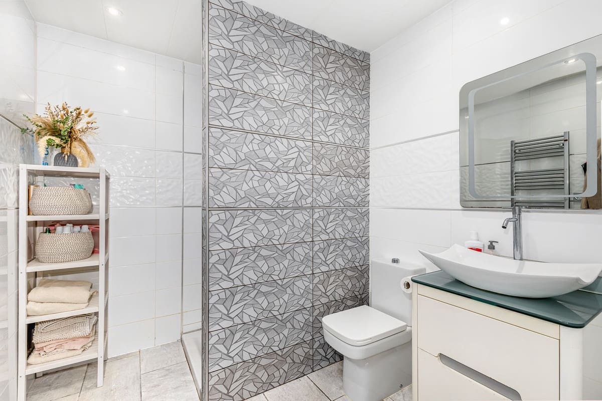 3 makuuhuone Omakotitalo myytävänä paikassa Alhaurin Golf mukana uima-altaan 
autotalli - 399 000 € (Ref: 9571741)