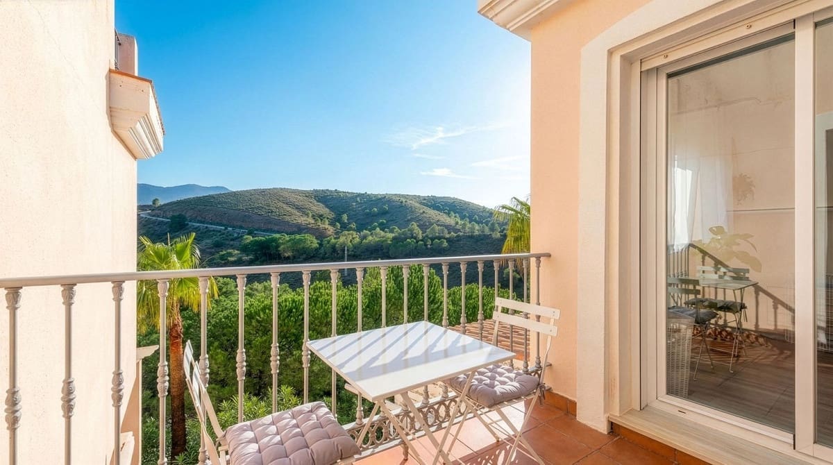 3 makuuhuone Omakotitalo myytävänä paikassa Alhaurin Golf mukana uima-altaan 
autotalli - 399 000 € (Ref: 9571741)