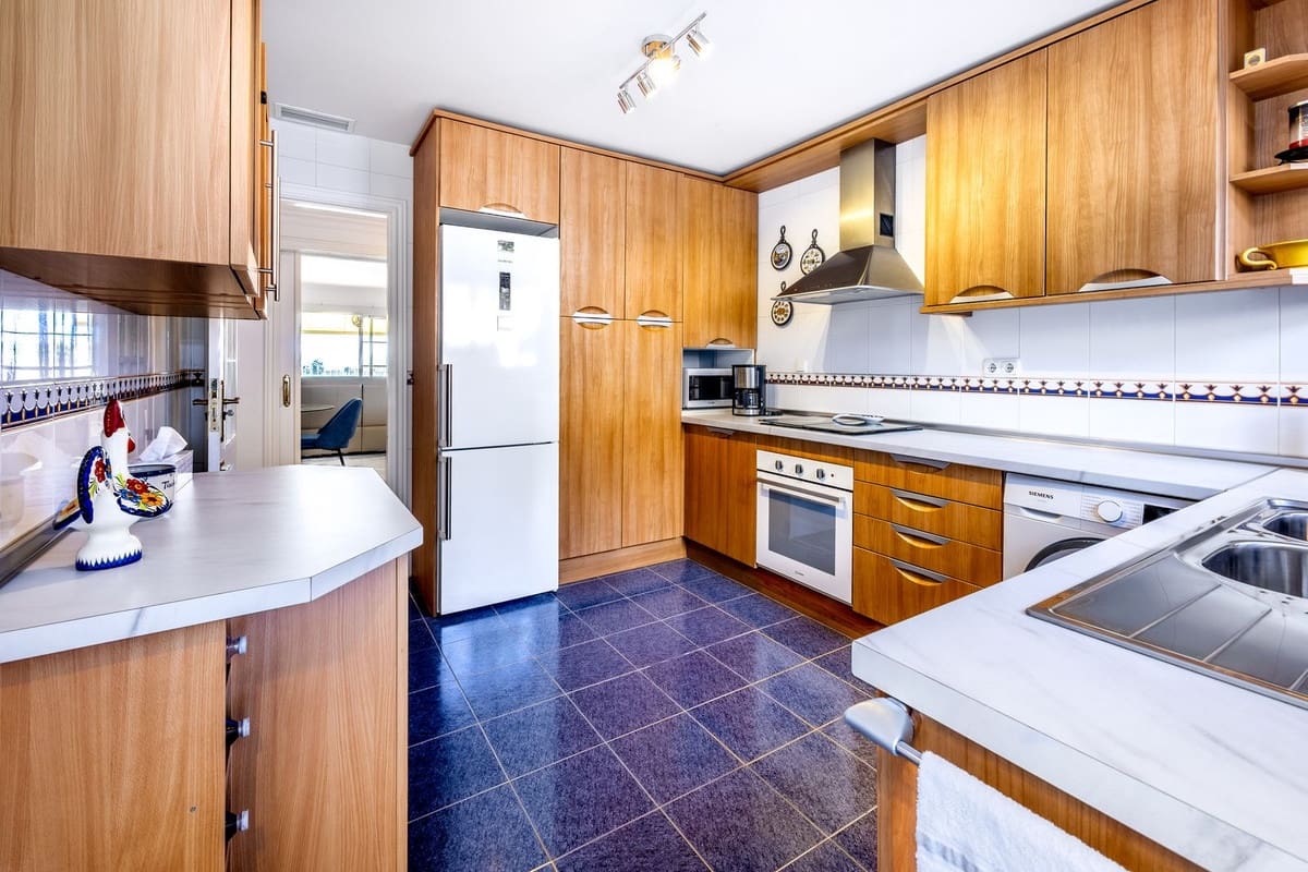 3 sypialnia Apartament na sprzedaż w Alhaurin Golf z basenem garażem - 455 000 € (Ref: 9580119)