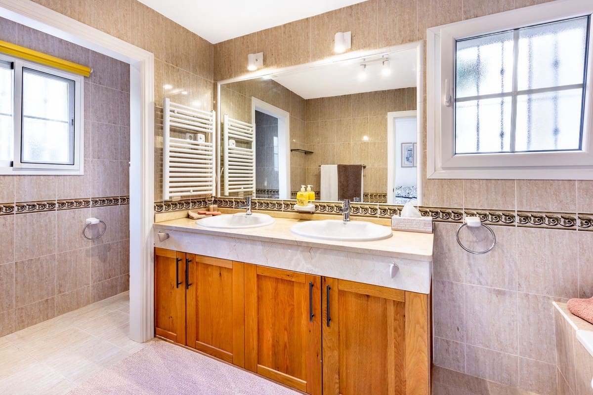 3 sypialnia Apartament na sprzedaż w Alhaurin Golf z basenem garażem - 455 000 € (Ref: 9580119)