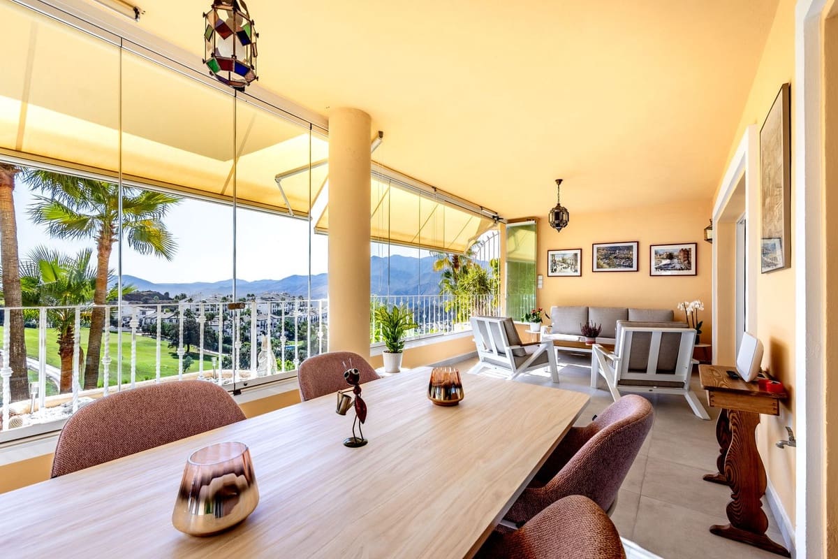 3 sypialnia Apartament na sprzedaż w Alhaurin Golf z basenem garażem - 455 000 € (Ref: 9580119)