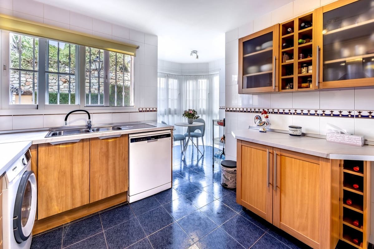 3 sypialnia Apartament na sprzedaż w Alhaurin Golf z basenem garażem - 455 000 € (Ref: 9580119)