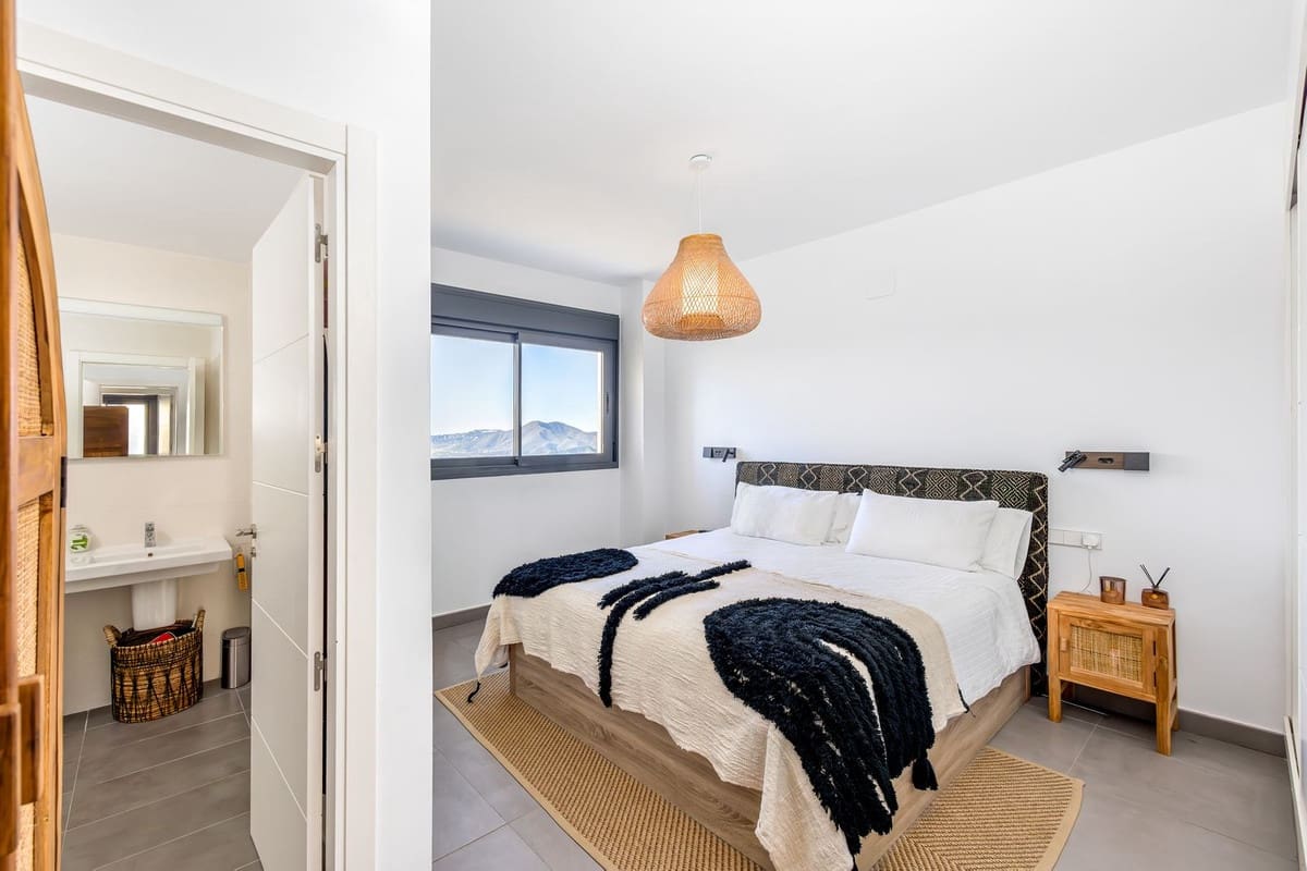 3 bedroom Apartment for sale in Alhaurin Golf with pool garage - € 410,000 (Ref: 9614276)