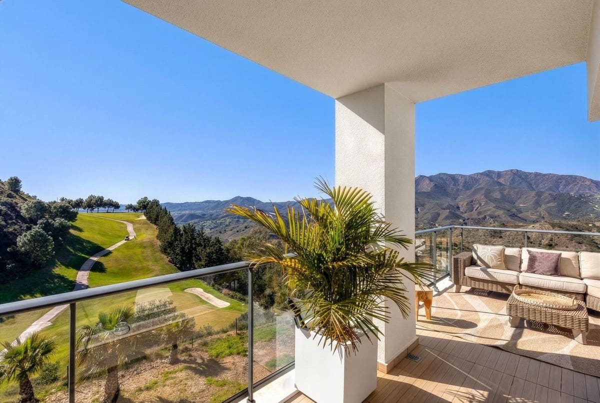 3 bedroom Apartment for sale in Alhaurin Golf with pool garage - € 410,000 (Ref: 9614276)