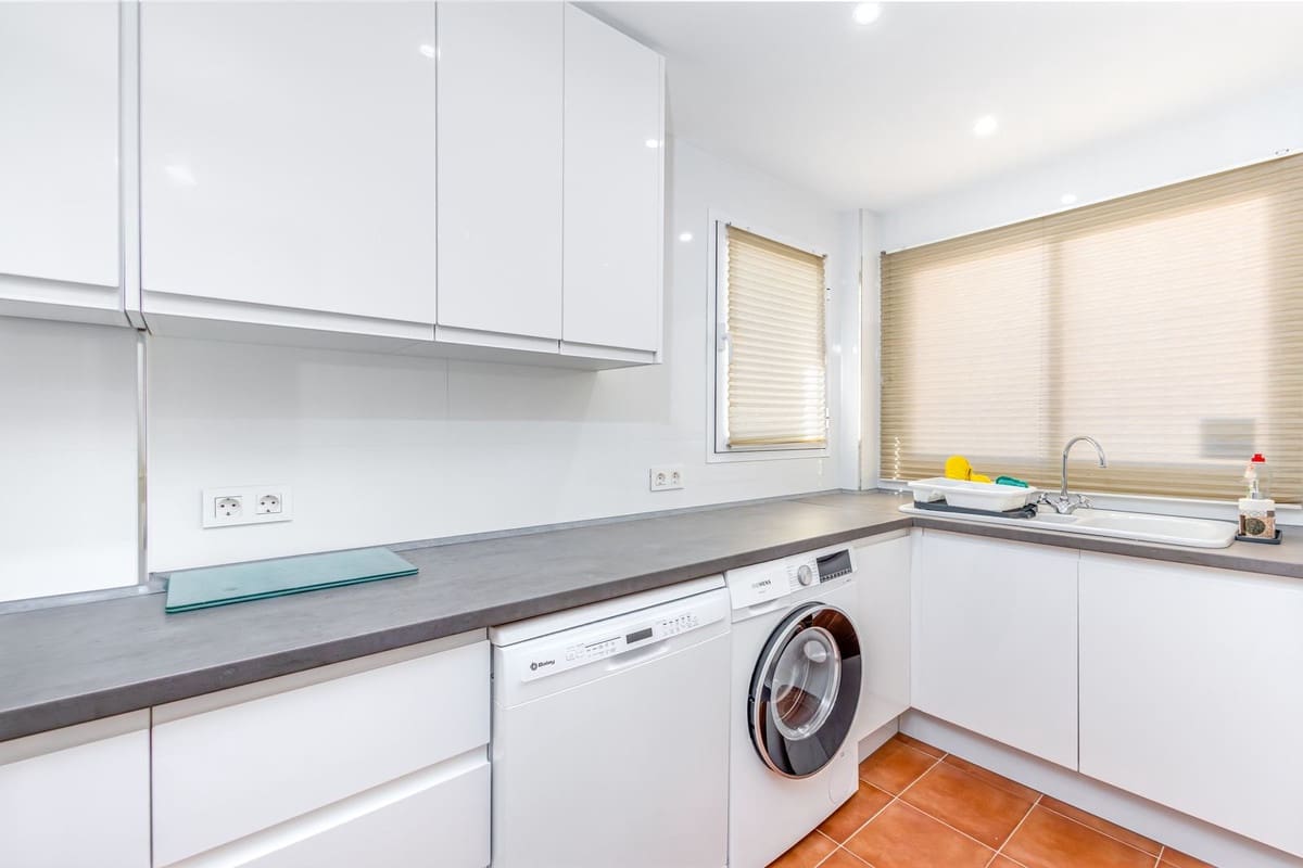 2 bedroom Townhouse for sale in Alhaurin Golf with pool garage - € 369,000 (Ref: 9618160)