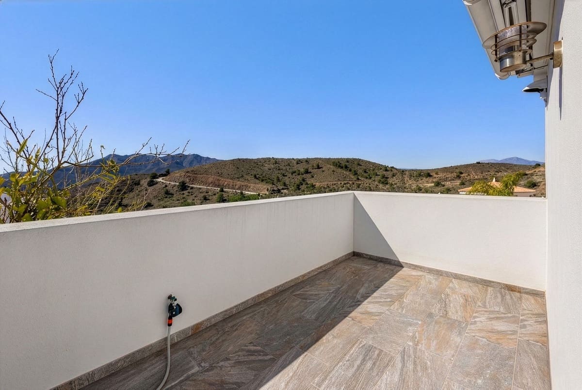 2 bedroom Townhouse for sale in Alhaurin Golf with pool garage - € 369,000 (Ref: 9618160)